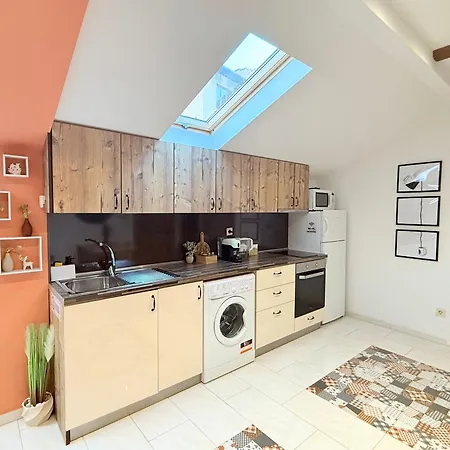 Center The Quiet Luxury 5